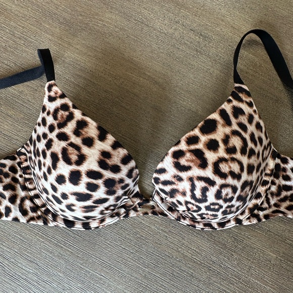 Victoria's Secret Other - Victoria’s Secret Fabulous plunge bra- 32D